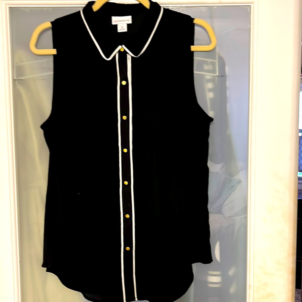 Liz Claiborne sleeveless button down
